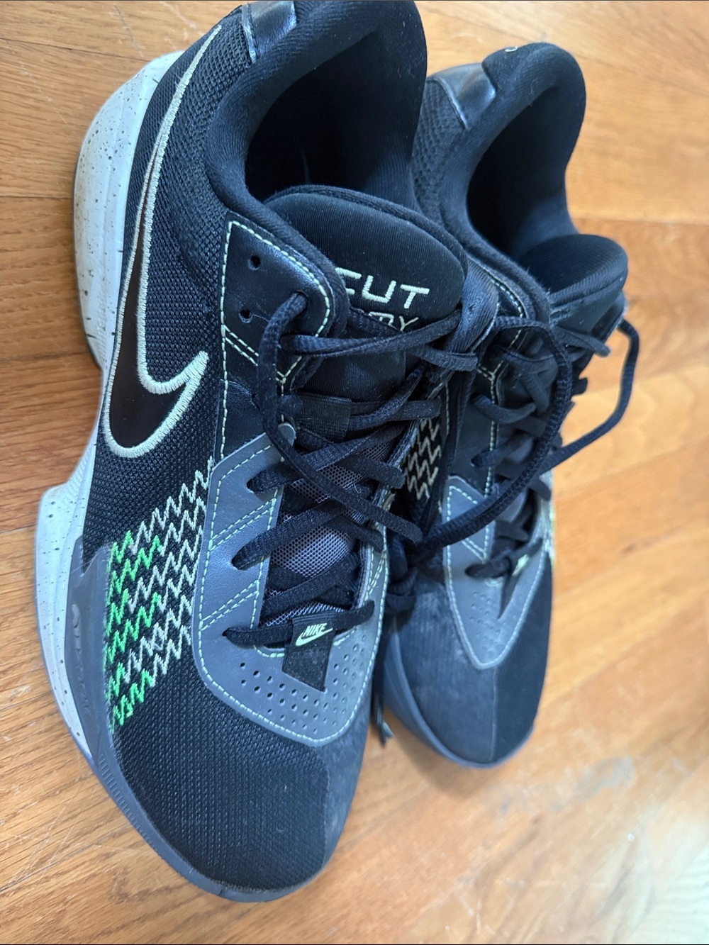 Nike Men’s Black, Gray & Green Athletic Sneakers- size 10